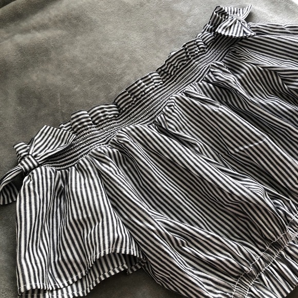 Stripe Off shoulder crop top - Picture 2 of 3